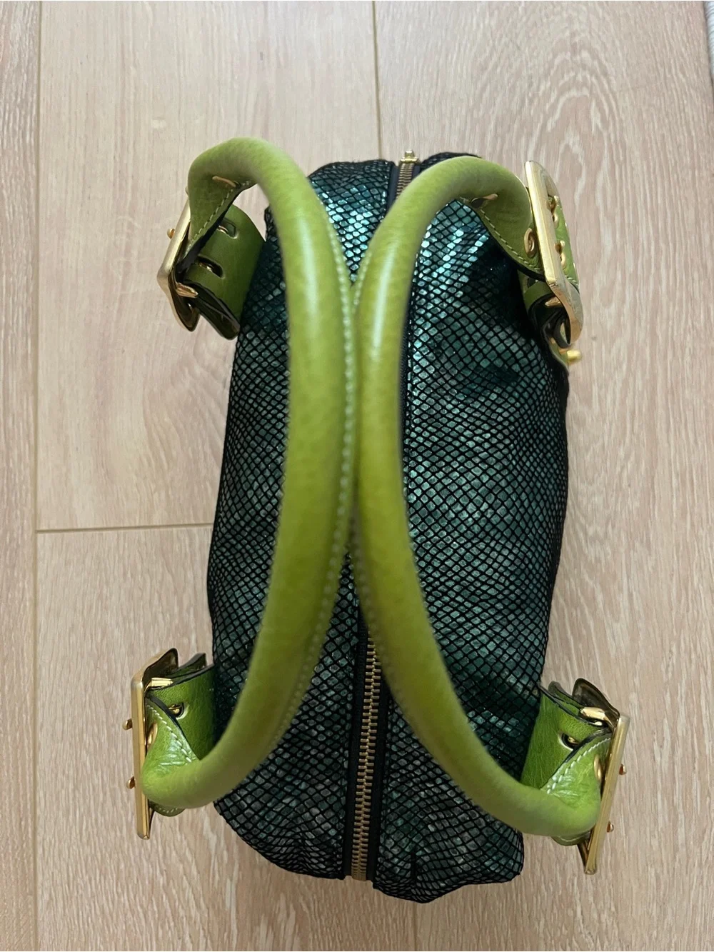 Be & D stylish green